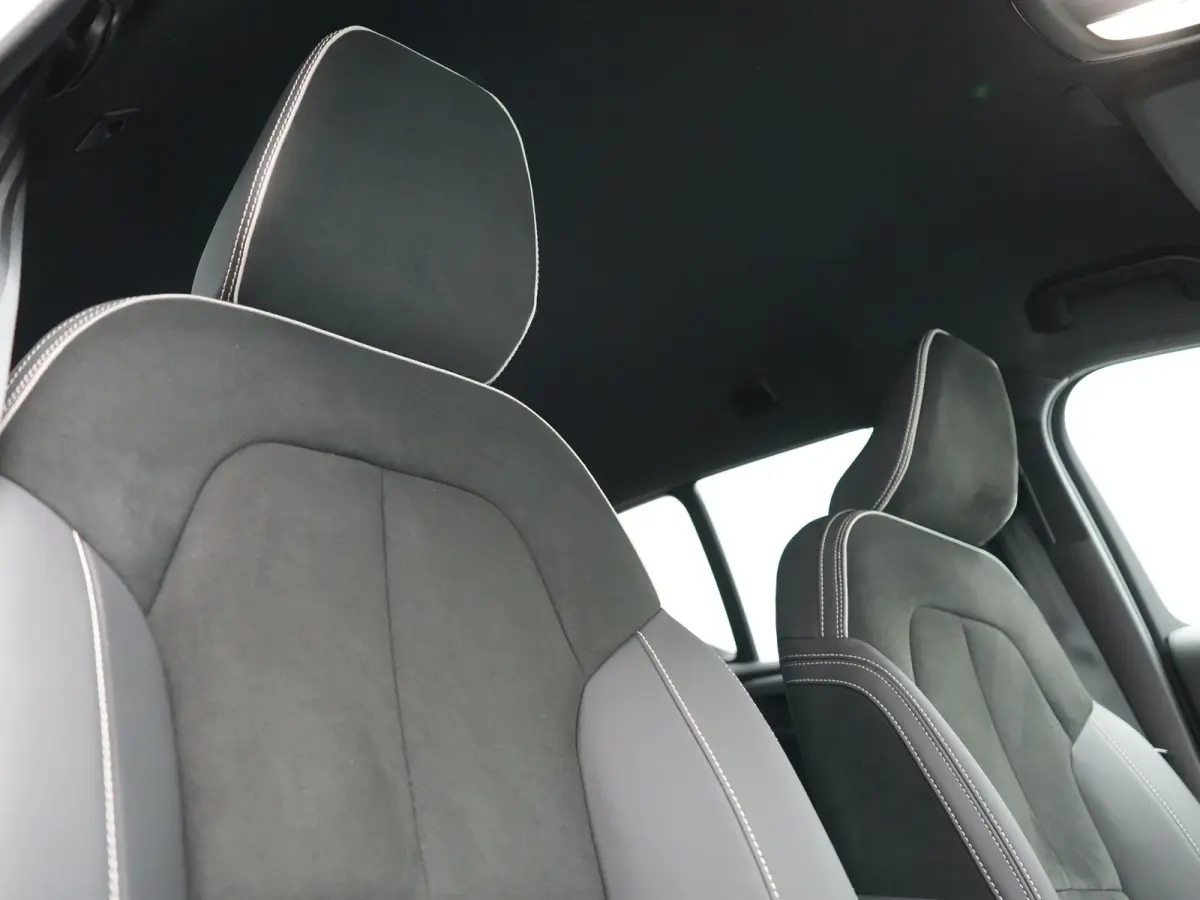 P8 AWD Twin Ultimate 408pk Dealer O.H | Trekhaak Af Fabriek | Adaptive Cruise | Camera | Warmtepomp | Alcantara Sportstoelen Verwarmd | Keyless | Apple Carplay | Pilot Assist | BLIS | Naviga