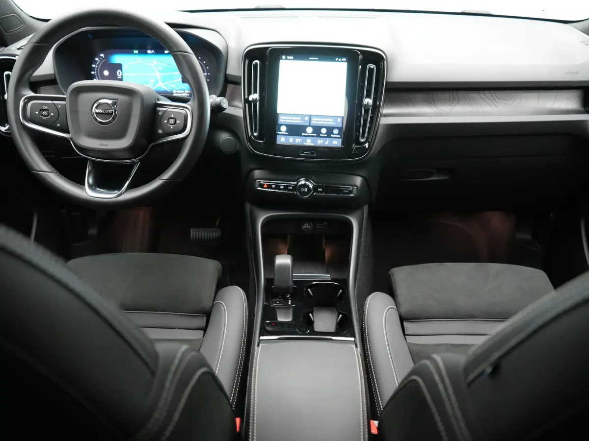 P8 AWD Twin Ultimate 408pk Dealer O.H | Trekhaak Af Fabriek | Adaptive Cruise | Camera | Warmtepomp | Alcantara Sportstoelen Verwarmd | Keyless | Apple Carplay | Pilot Assist | BLIS | Naviga