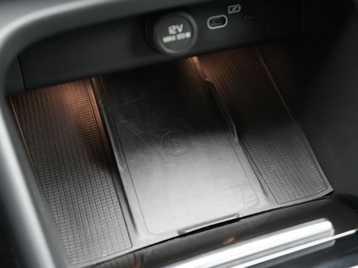 P8 AWD Twin Ultimate 408pk Dealer O.H | Trekhaak Af Fabriek | Adaptive Cruise | Camera | Warmtepomp | Alcantara Sportstoelen Verwarmd | Keyless | Apple Carplay | Pilot Assist | BLIS | Naviga