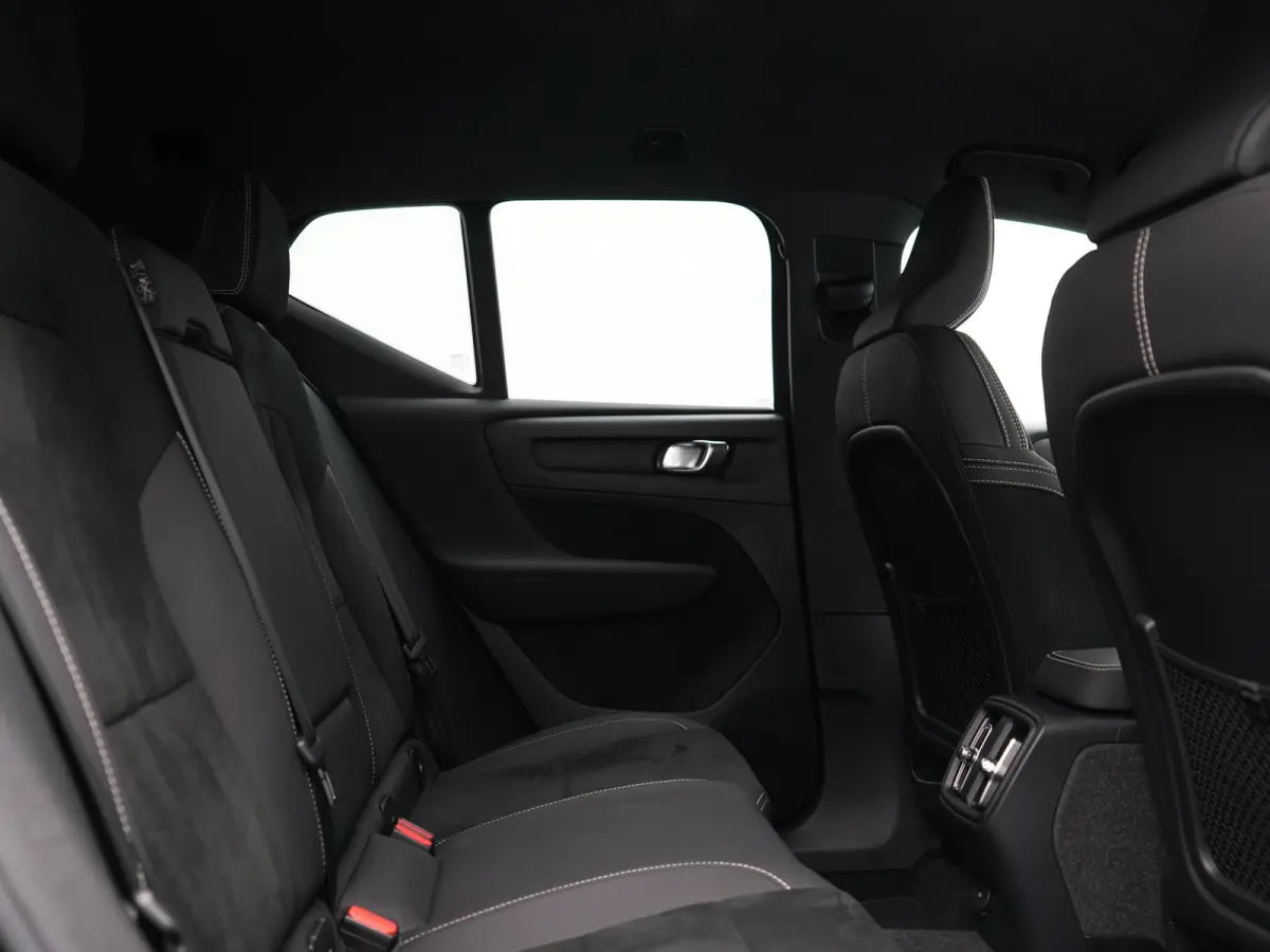P8 AWD Twin Ultimate 408pk Dealer O.H | Trekhaak Af Fabriek | Adaptive Cruise | Camera | Warmtepomp | Alcantara Sportstoelen Verwarmd | Keyless | Apple Carplay | Pilot Assist | BLIS | Naviga