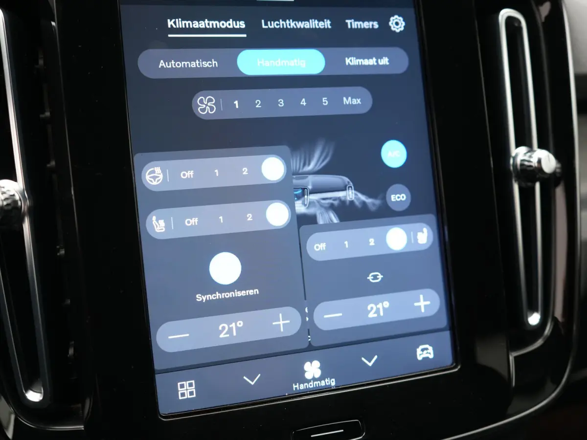 P8 AWD Twin Ultimate 408pk Dealer O.H | Trekhaak Af Fabriek | Adaptive Cruise | Camera | Warmtepomp | Alcantara Sportstoelen Verwarmd | Keyless | Apple Carplay | Pilot Assist | BLIS | Naviga