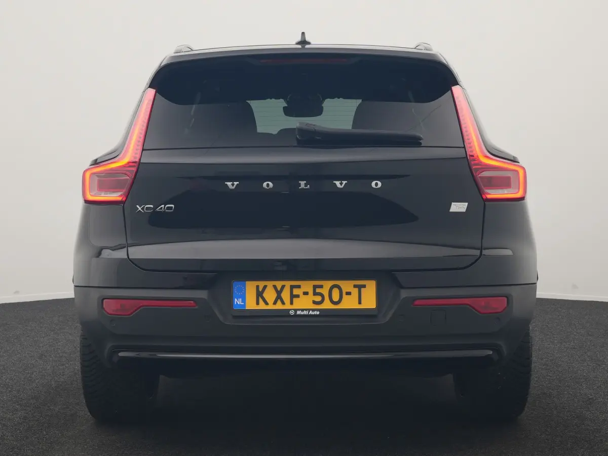 P8 AWD Twin Ultimate 408pk Dealer O.H | Trekhaak Af Fabriek | Adaptive Cruise | Camera | Warmtepomp | Alcantara Sportstoelen Verwarmd | Keyless | Apple Carplay | Pilot Assist | BLIS | Naviga