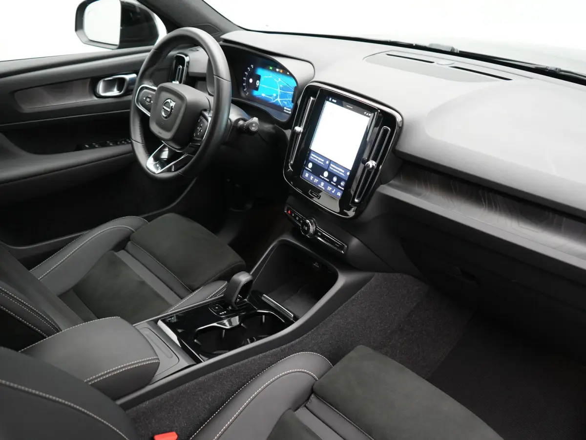 P8 AWD Twin Ultimate 408pk Dealer O.H | Trekhaak Af Fabriek | Adaptive Cruise | Camera | Warmtepomp | Alcantara Sportstoelen Verwarmd | Keyless | Apple Carplay | Pilot Assist | BLIS | Naviga