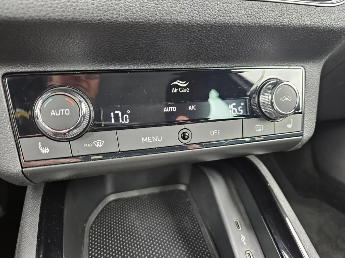 1.0 TSI Business Edition | AUTOMAAT | PANODAK | CAMERA | APPLE/ANDROID