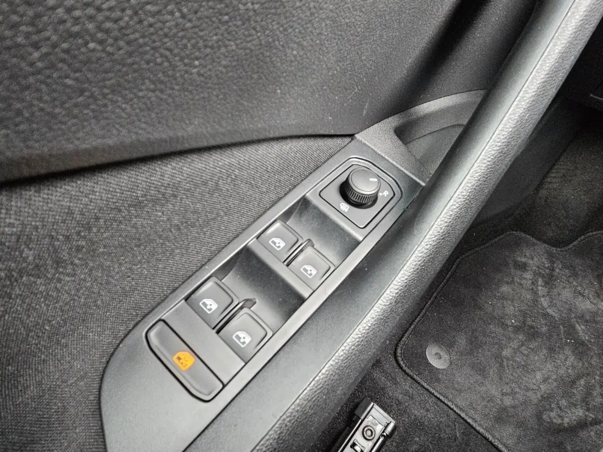 1.0 TSI Business Edition | AUTOMAAT | PANODAK | CAMERA | APPLE/ANDROID