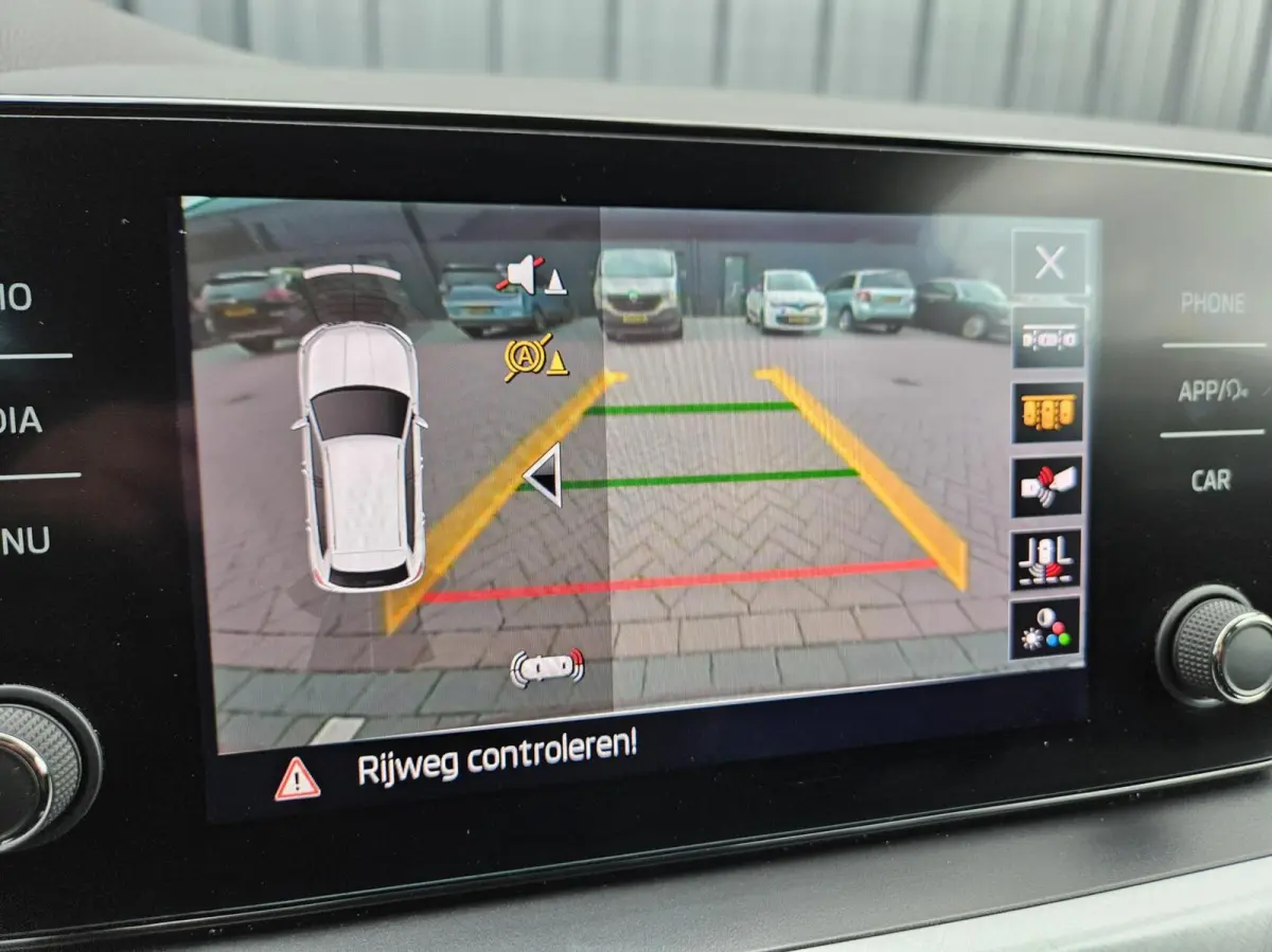 1.0 TSI Business Edition | AUTOMAAT | PANODAK | CAMERA | APPLE/ANDROID