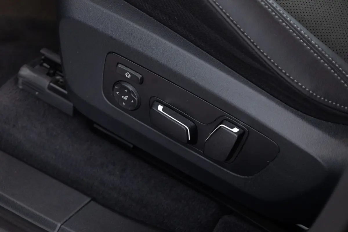 30e xDrive | LEDER | Head-UP | Trekhaak
