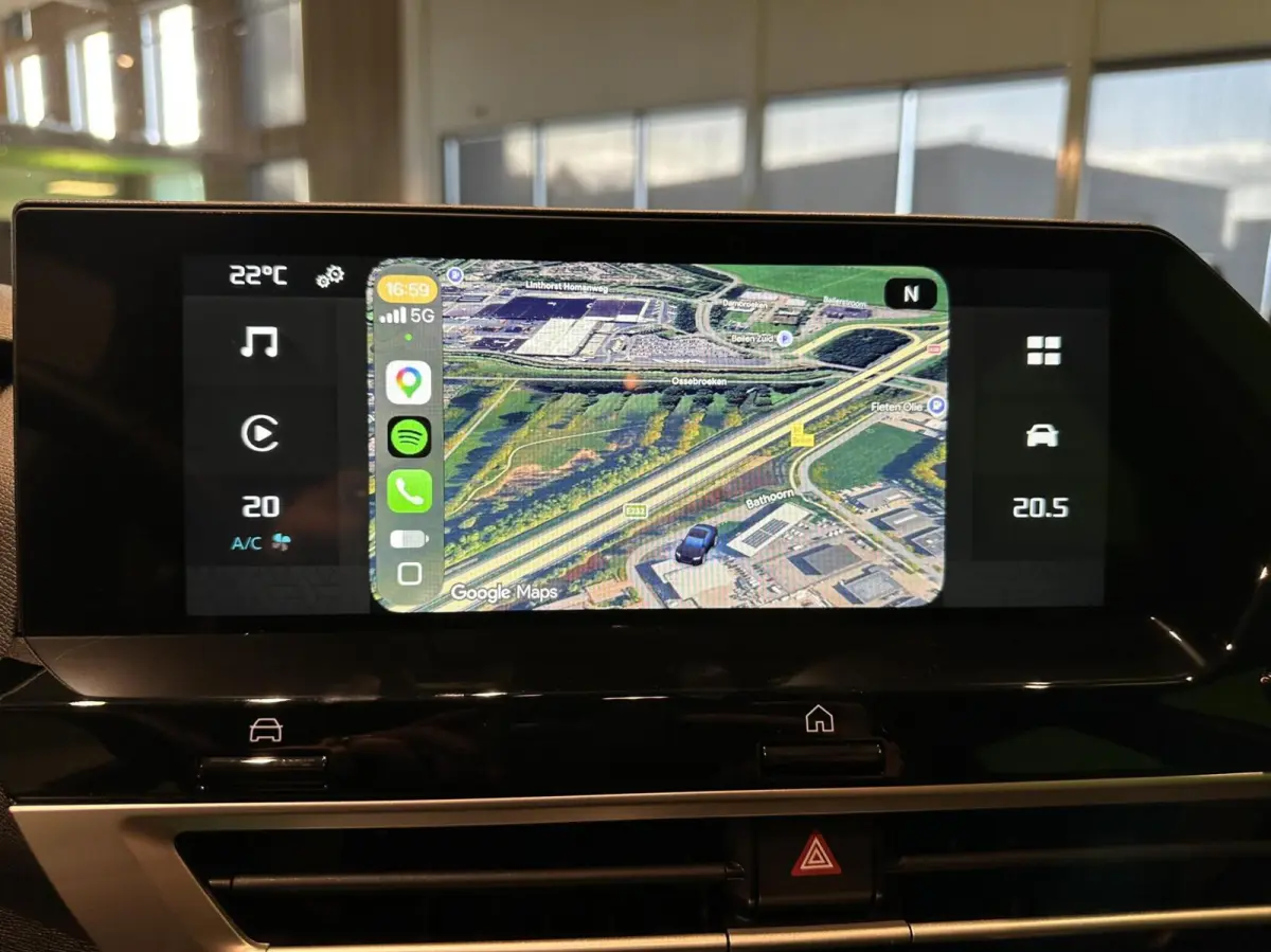 You 50 kWh | Apple/Android | Camera |