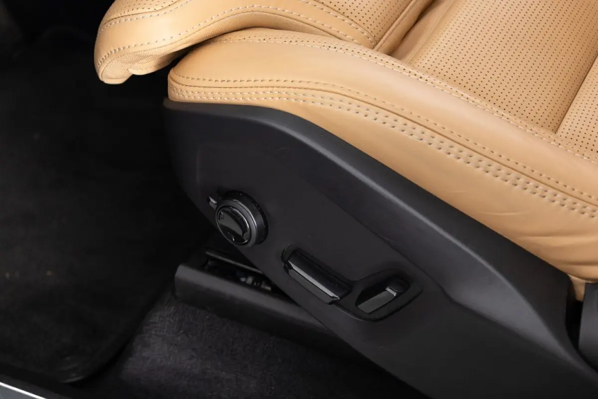 2.0 T8 Recharge AWD Ultra Bright | B&W | LUCHTVERING | NAPPA LEDER | Long Range