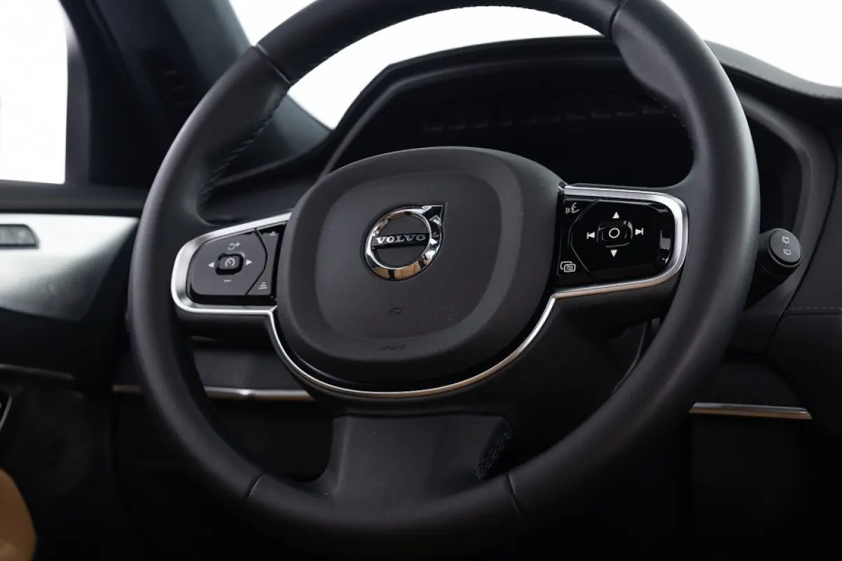 2.0 T8 Recharge AWD Ultra Bright | B&W | LUCHTVERING | NAPPA LEDER | Long Range