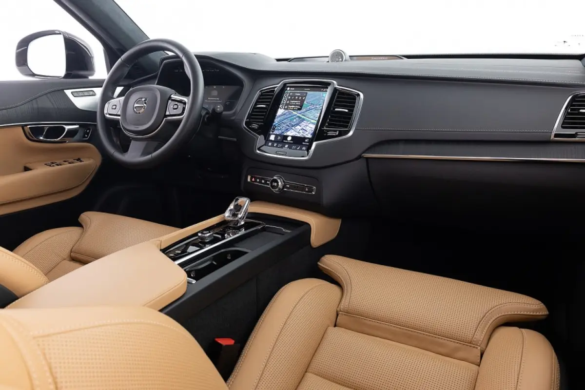 2.0 T8 Recharge AWD Ultra Bright | B&W | LUCHTVERING | NAPPA LEDER | Long Range