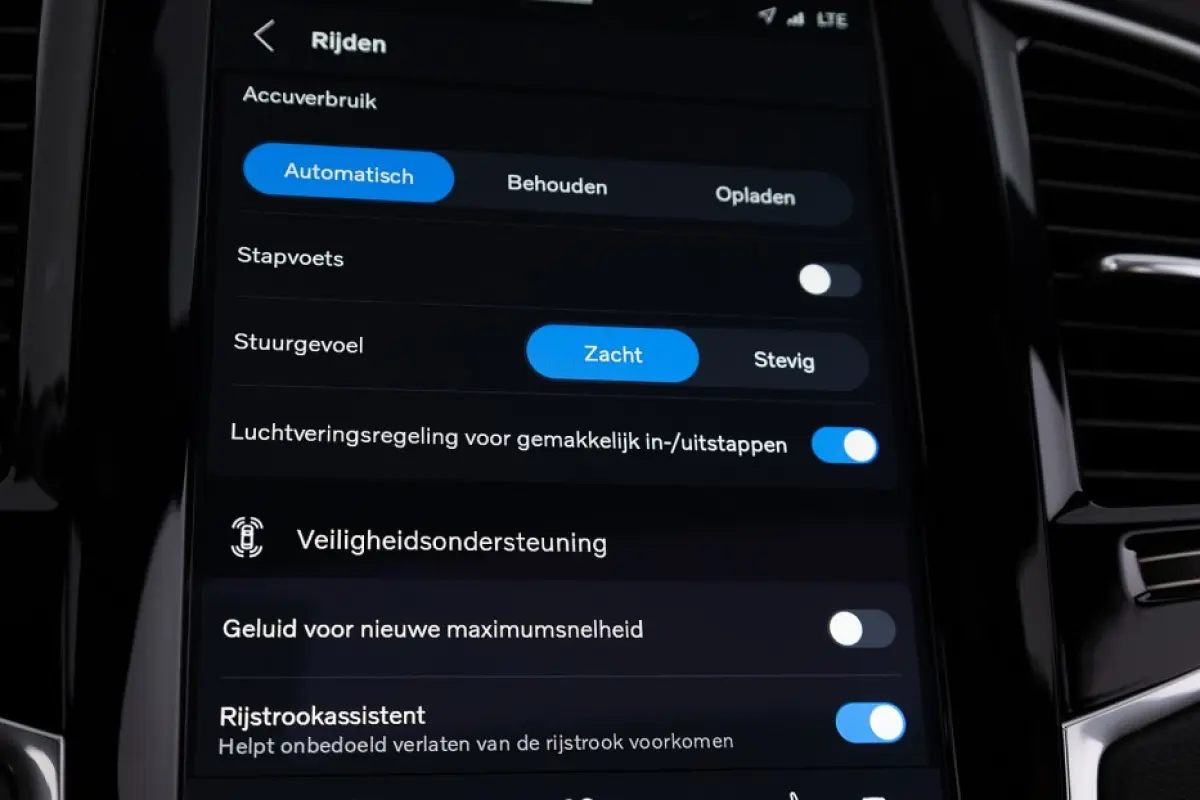 2.0 T8 Recharge AWD Ultra Bright | B&W | LUCHTVERING | NAPPA LEDER | Long Range