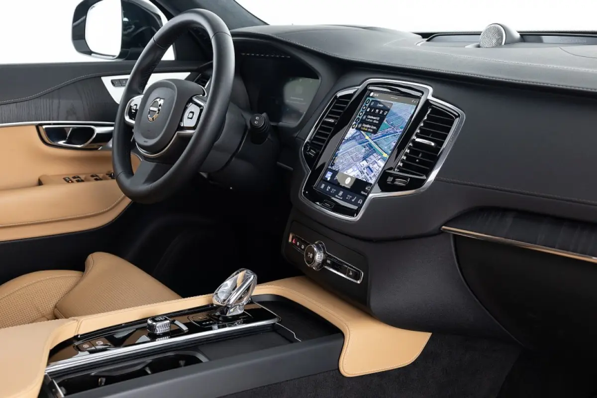 2.0 T8 Recharge AWD Ultra Bright | B&W | LUCHTVERING | NAPPA LEDER | Long Range