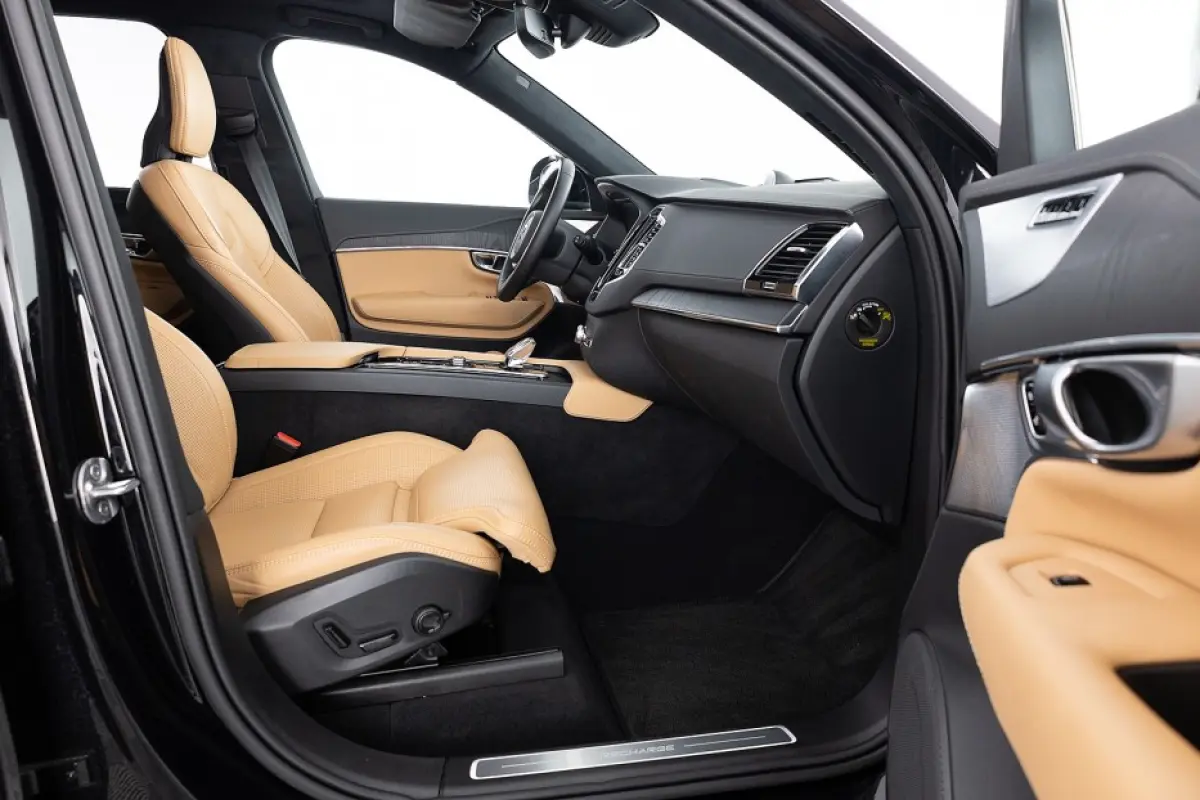 2.0 T8 Recharge AWD Ultra Bright | B&W | LUCHTVERING | NAPPA LEDER | Long Range