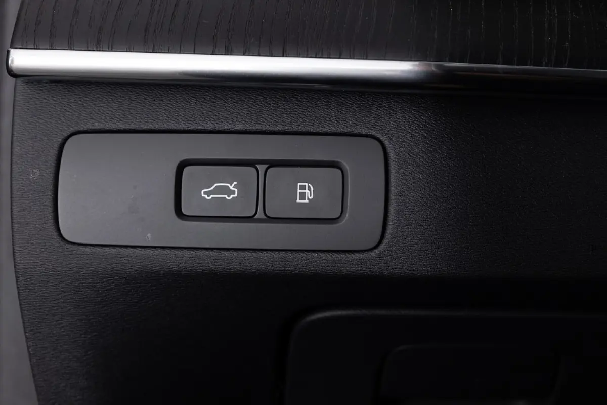 2.0 T8 Recharge AWD Ultra Bright | B&W | LUCHTVERING | NAPPA LEDER | Long Range