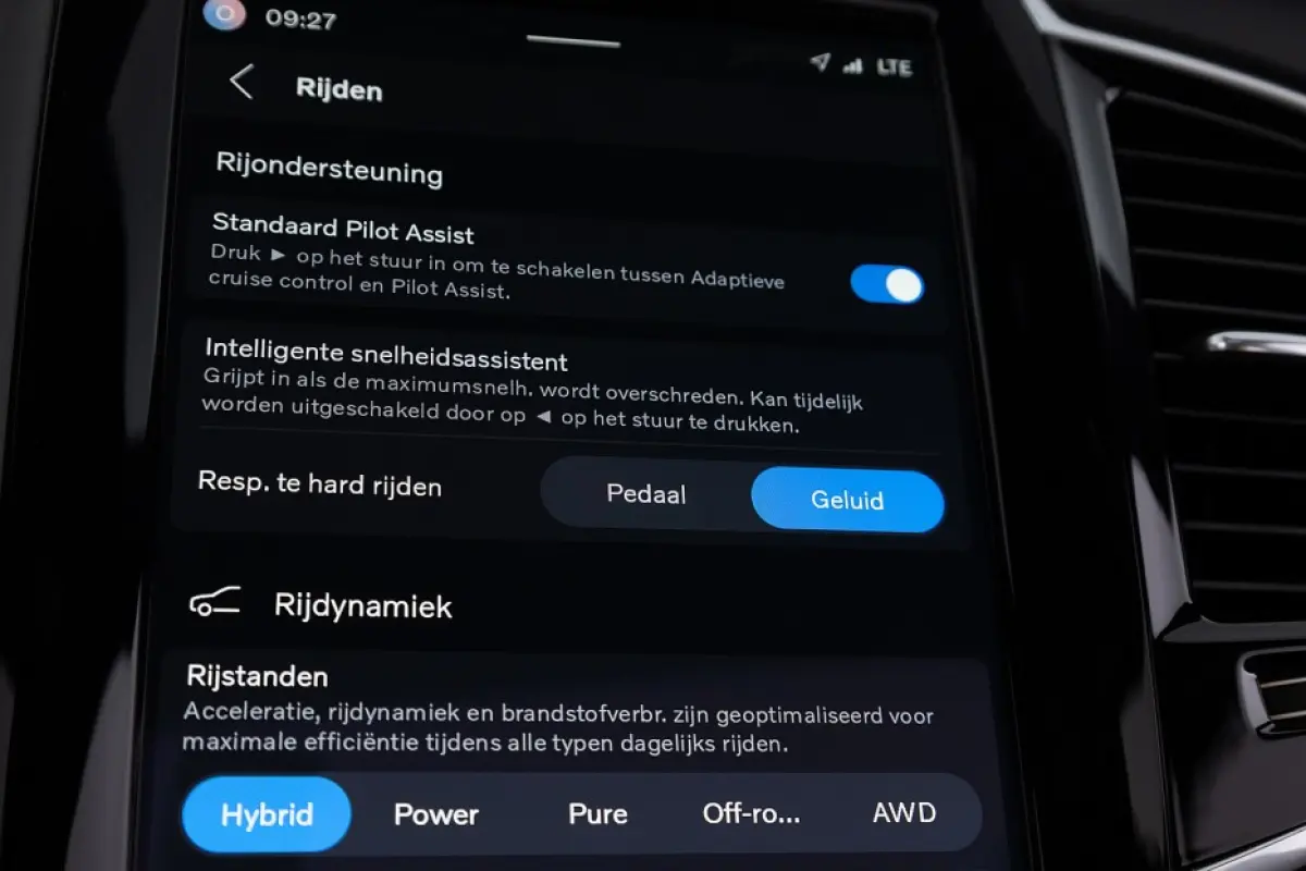 2.0 T8 Recharge AWD Ultra Bright | B&W | LUCHTVERING | NAPPA LEDER | Long Range