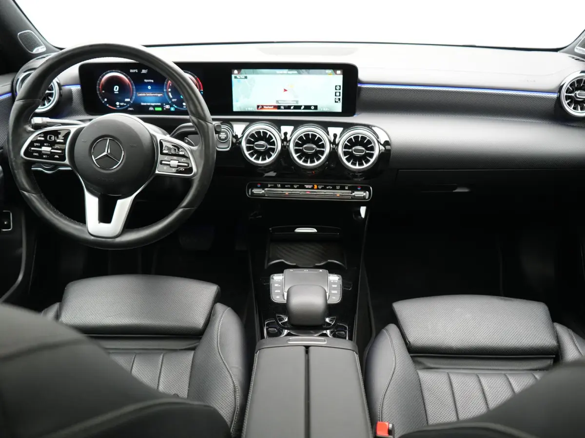 250 e Premium PHEV 218pk Dealer O.H | Trekhaak Af Fabriek | Panodak | Adaptive Cruise | Multibeam LED | Burmester Audio | 360 Camera | Lederen Sportstoelen Massage & Ventilatie & Memory | Ke