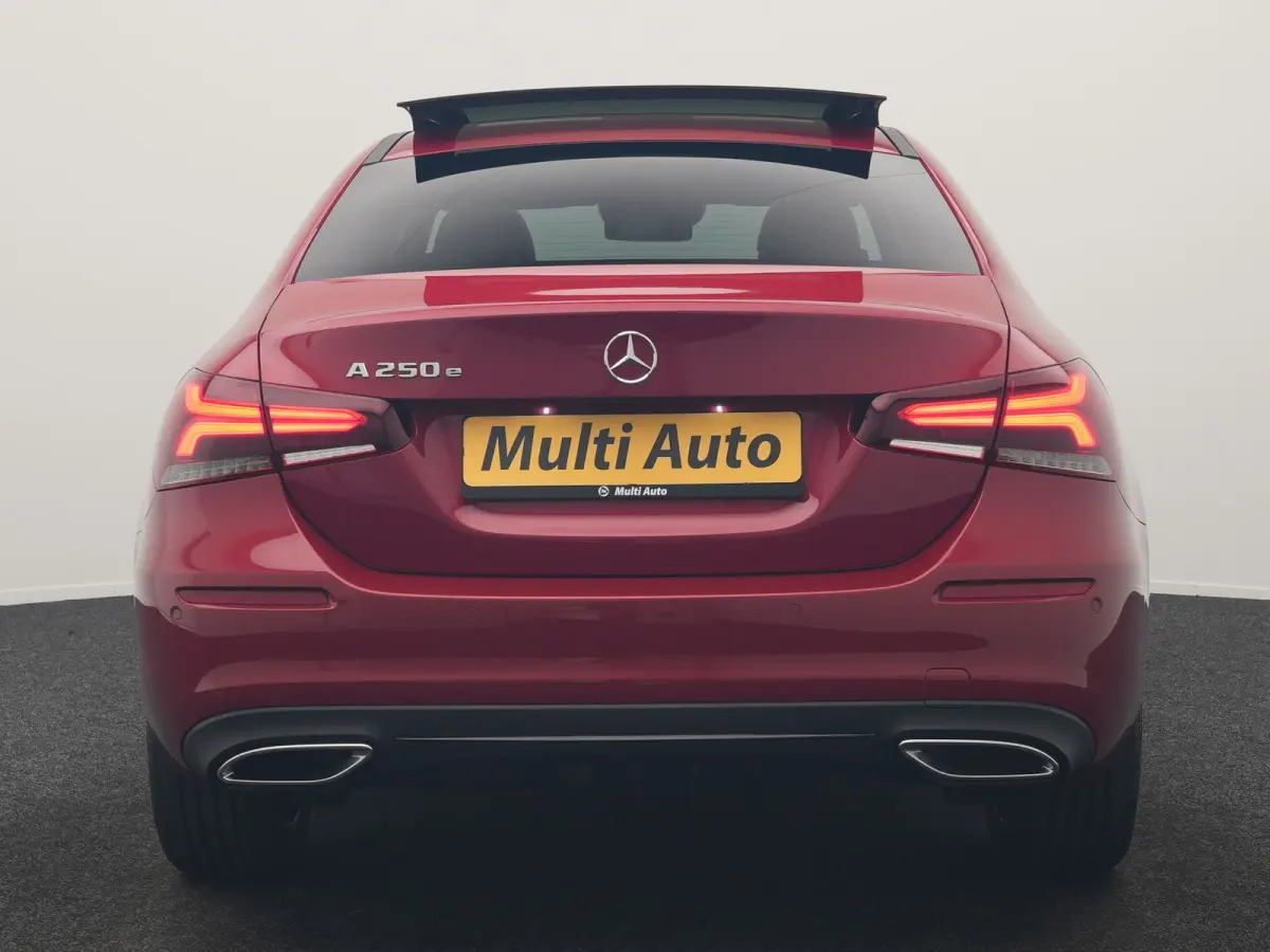 250 e Premium PHEV 218pk Dealer O.H | Trekhaak Af Fabriek | Panodak | Adaptive Cruise | Multibeam LED | Burmester Audio | 360 Camera | Lederen Sportstoelen Massage & Ventilatie & Memory | Ke