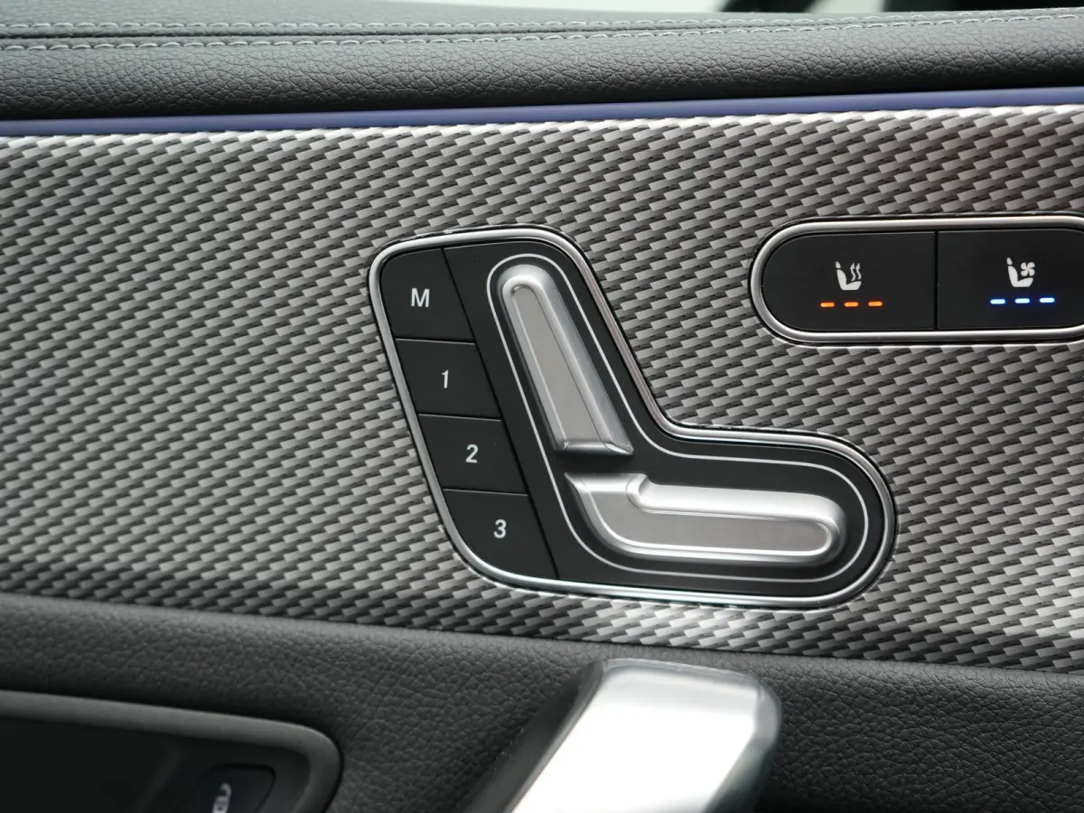 250 e Premium PHEV 218pk Dealer O.H | Trekhaak Af Fabriek | Panodak | Adaptive Cruise | Multibeam LED | Burmester Audio | 360 Camera | Lederen Sportstoelen Massage & Ventilatie & Memory | Ke