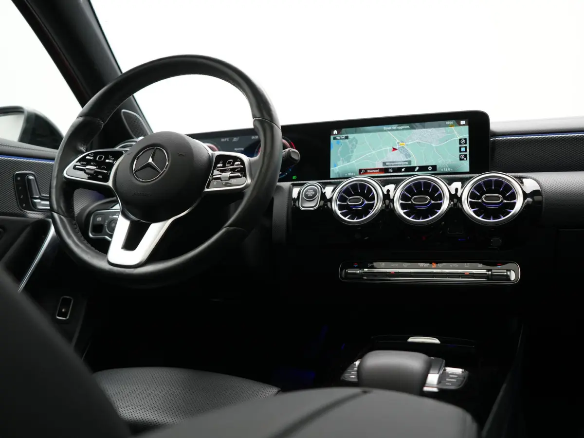 250 e Premium PHEV 218pk Dealer O.H | Trekhaak Af Fabriek | Panodak | Adaptive Cruise | Multibeam LED | Burmester Audio | 360 Camera | Lederen Sportstoelen Massage & Ventilatie & Memory | Ke