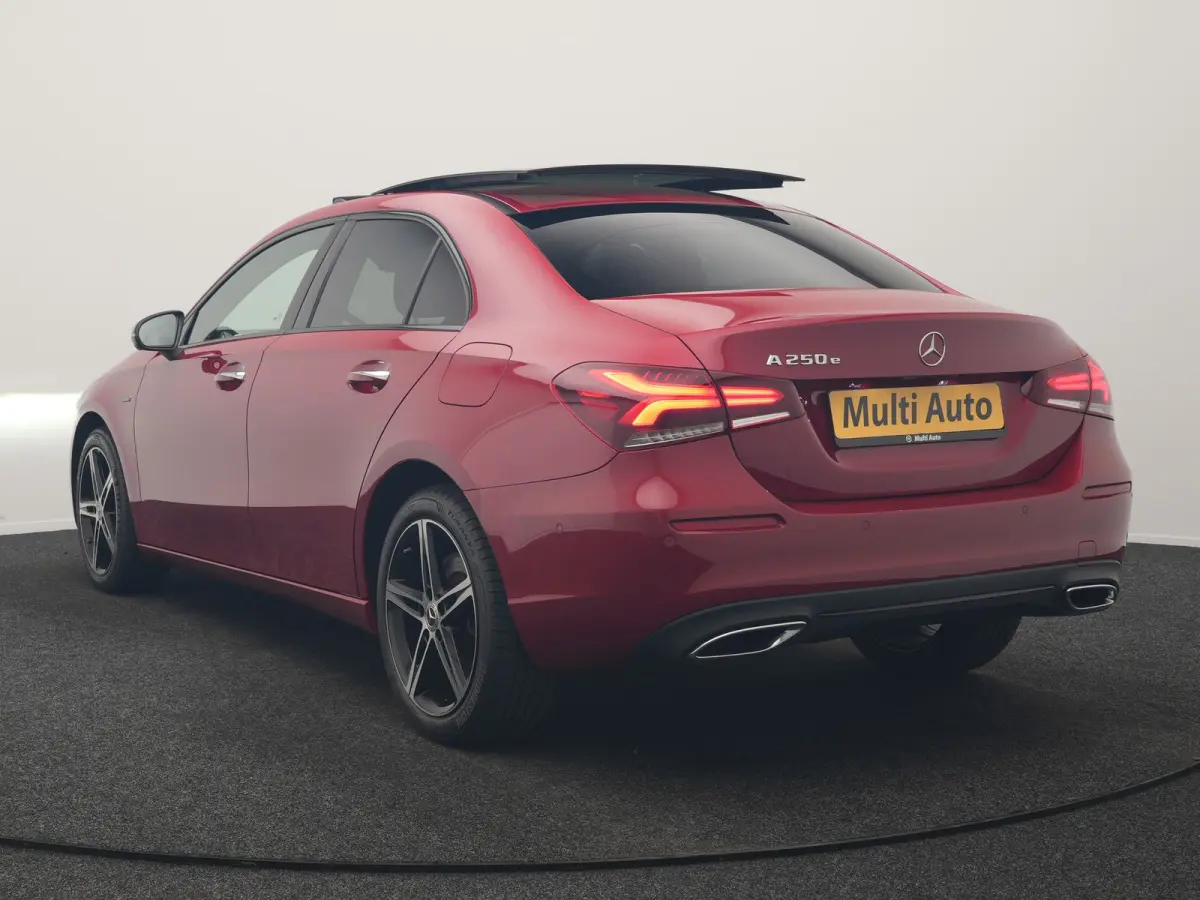 250 e Premium PHEV 218pk Dealer O.H | Trekhaak Af Fabriek | Panodak | Adaptive Cruise | Multibeam LED | Burmester Audio | 360 Camera | Lederen Sportstoelen Massage & Ventilatie & Memory | Ke