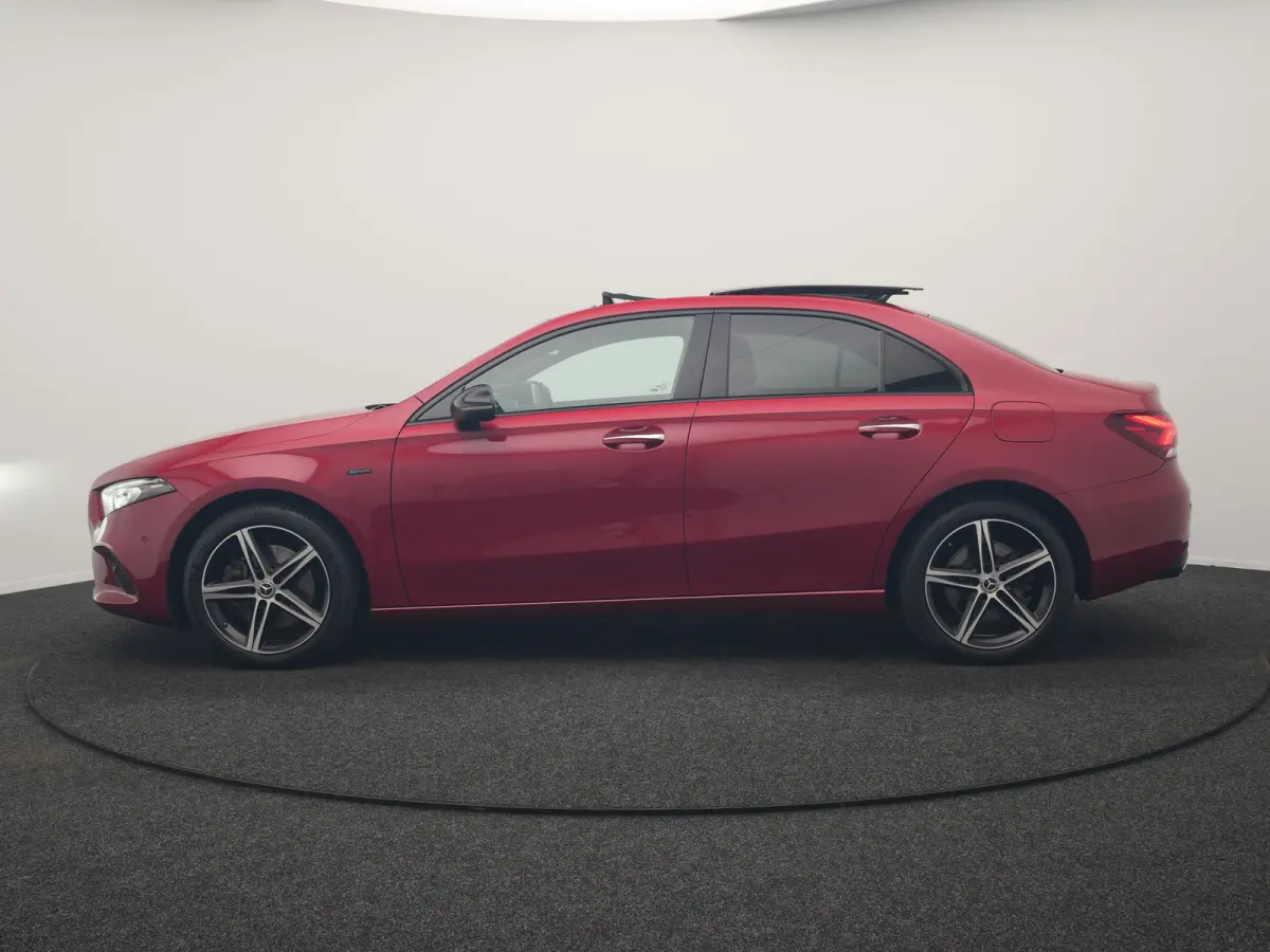 250 e Premium PHEV 218pk Dealer O.H | Trekhaak Af Fabriek | Panodak | Adaptive Cruise | Multibeam LED | Burmester Audio | 360 Camera | Lederen Sportstoelen Massage & Memory | Keyless | Stuur