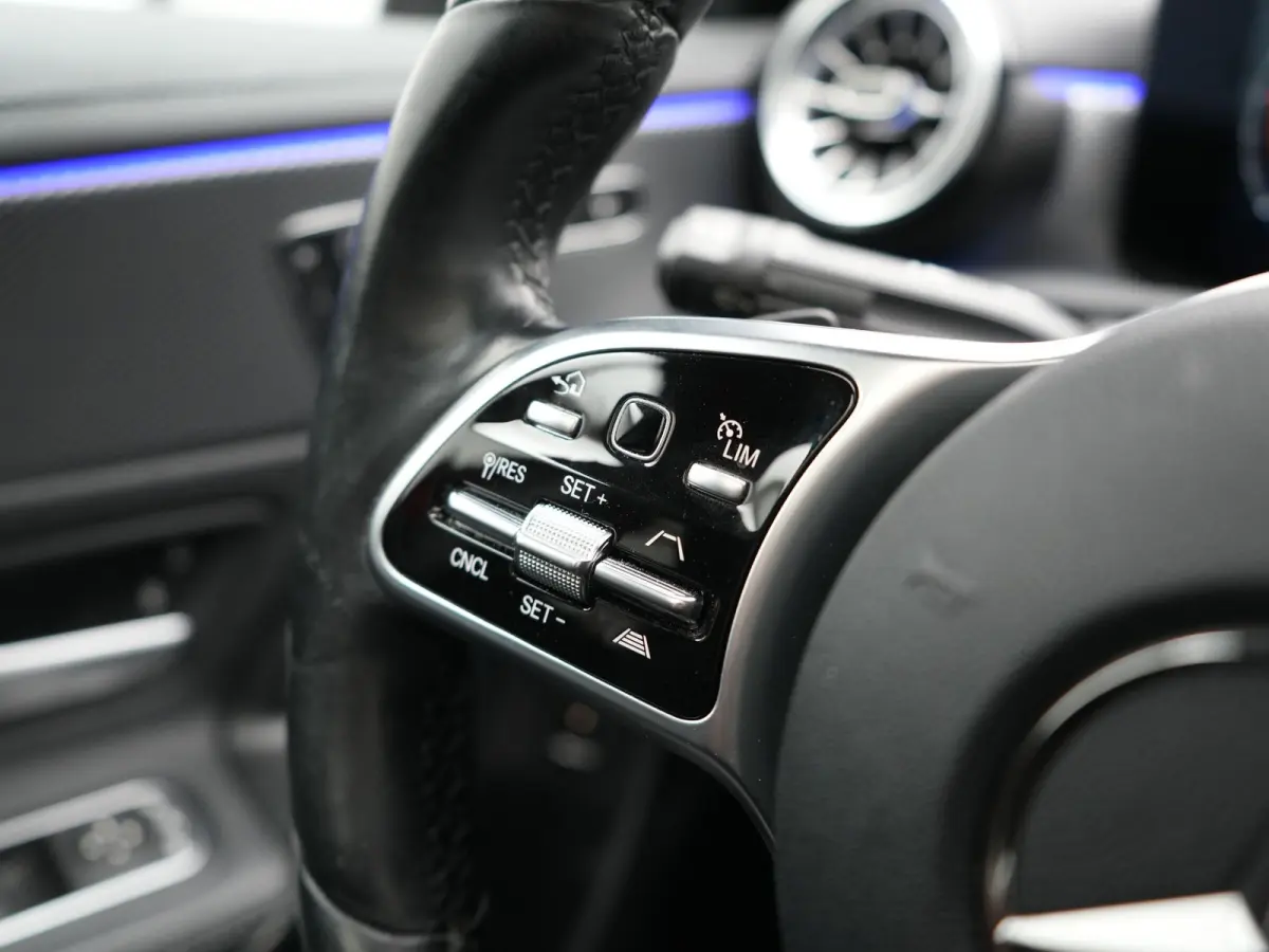 250 e Premium PHEV 218pk Dealer O.H | Trekhaak Af Fabriek | Panodak | Adaptive Cruise | Multibeam LED | Burmester Audio | 360 Camera | Lederen Sportstoelen Massage & Ventilatie & Memory | Ke