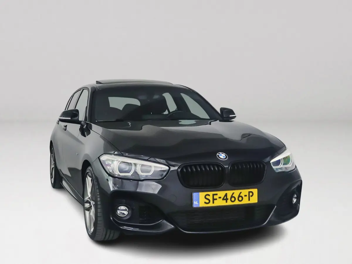 118i Corporate Lease High Executive | Panoramadak | Park assist | Harman Kardon | Stoelverwarming