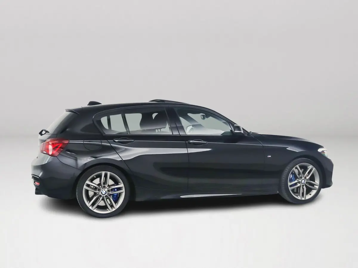 118i Corporate Lease High Executive | Panoramadak | Park assist | Harman Kardon | Stoelverwarming