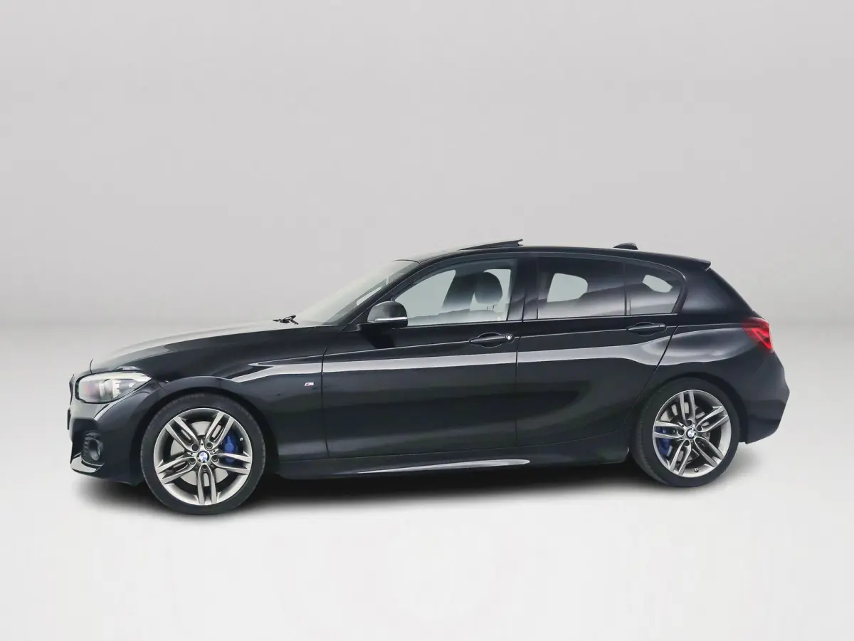 118i Corporate Lease High Executive | Panoramadak | Park assist | Harman Kardon | Stoelverwarming