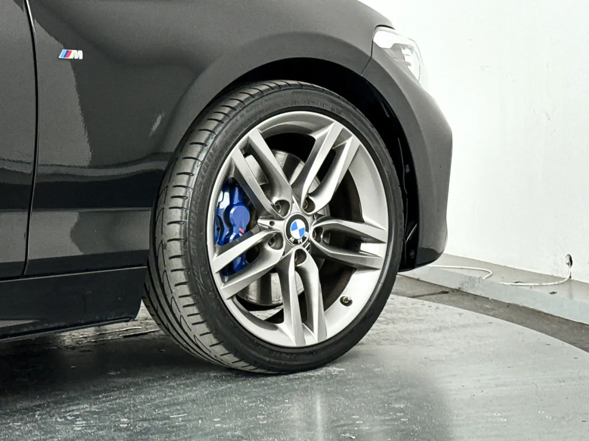 118i Corporate Lease High Executive | Panoramadak | Park assist | Harman Kardon | Stoelverwarming