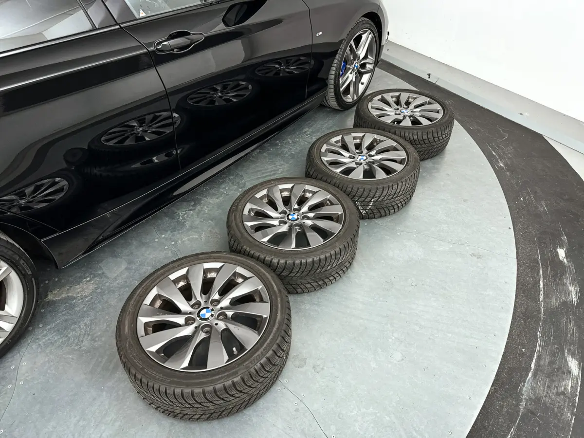 118i Corporate Lease High Executive | Panoramadak | Park assist | Harman Kardon | Stoelverwarming
