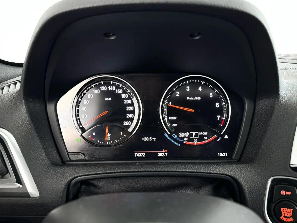 118i Corporate Lease High Executive | Panoramadak | Park assist | Harman Kardon | Stoelverwarming