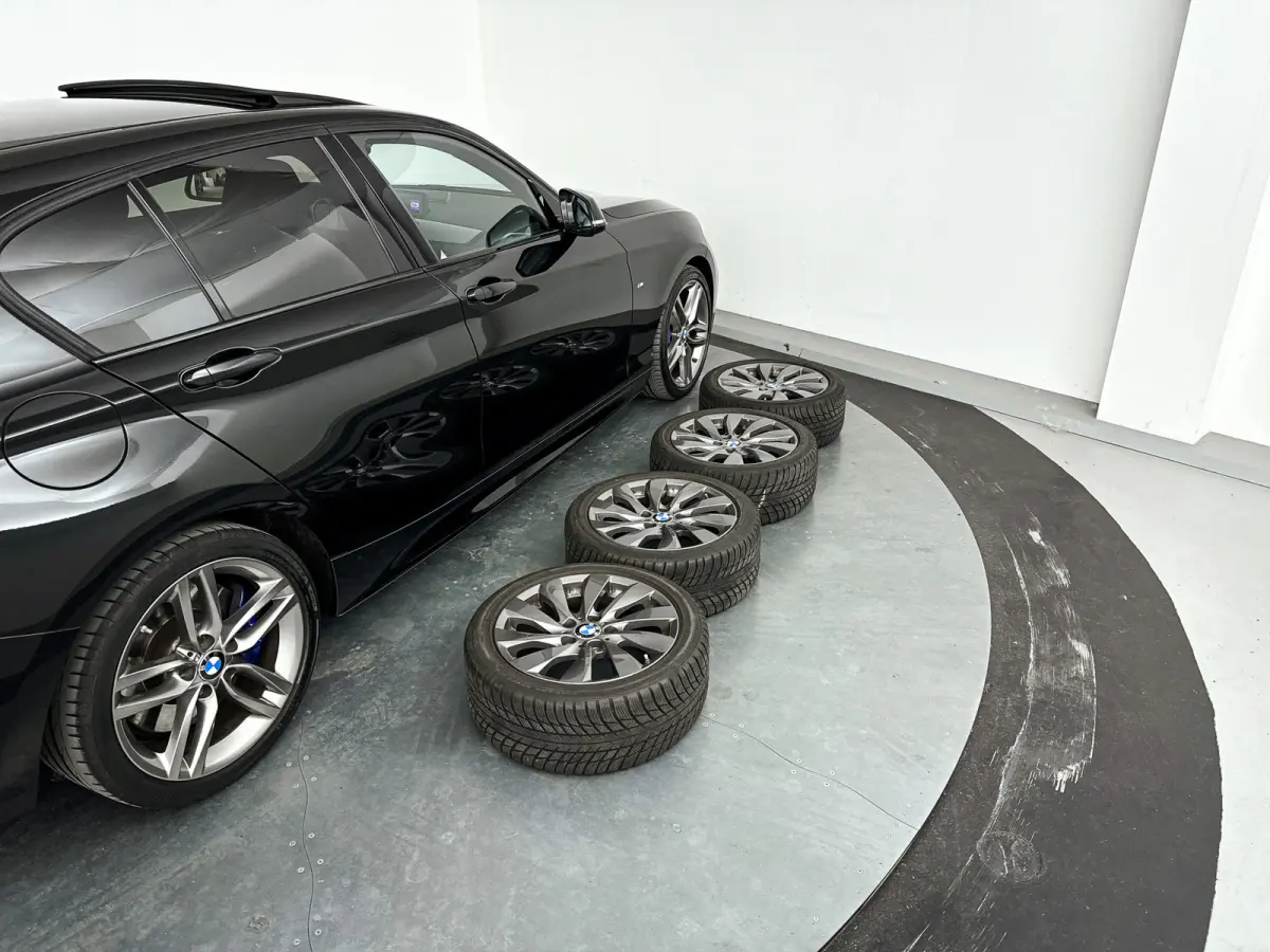 118i Corporate Lease High Executive | Panoramadak | Park assist | Harman Kardon | Stoelverwarming