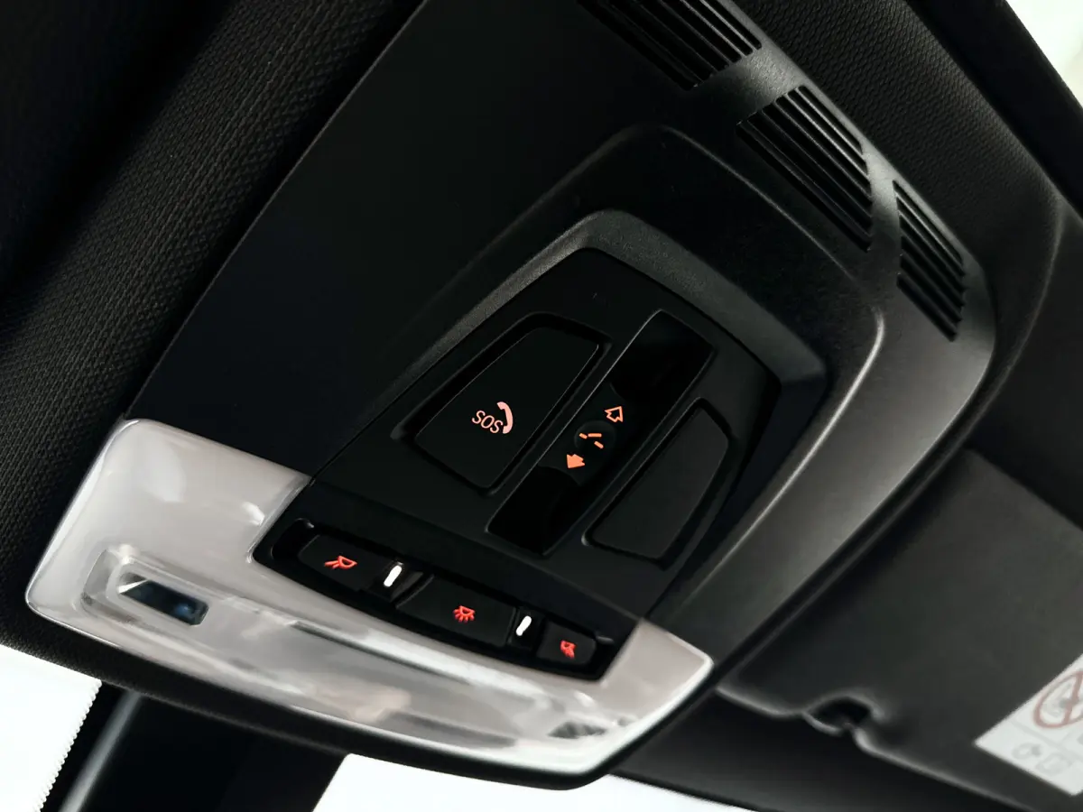 118i Corporate Lease High Executive | Panoramadak | Park assist | Harman Kardon | Stoelverwarming
