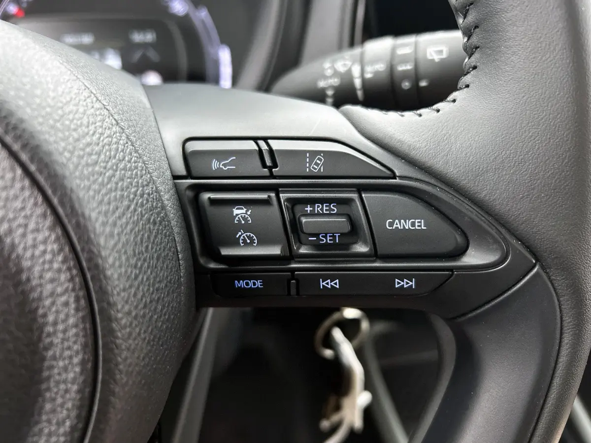 1.0 72pk MT Pulse | Apple Carplay/Android Auto | Climate Control | Adaptieve Cruise control | 17"LMV |
