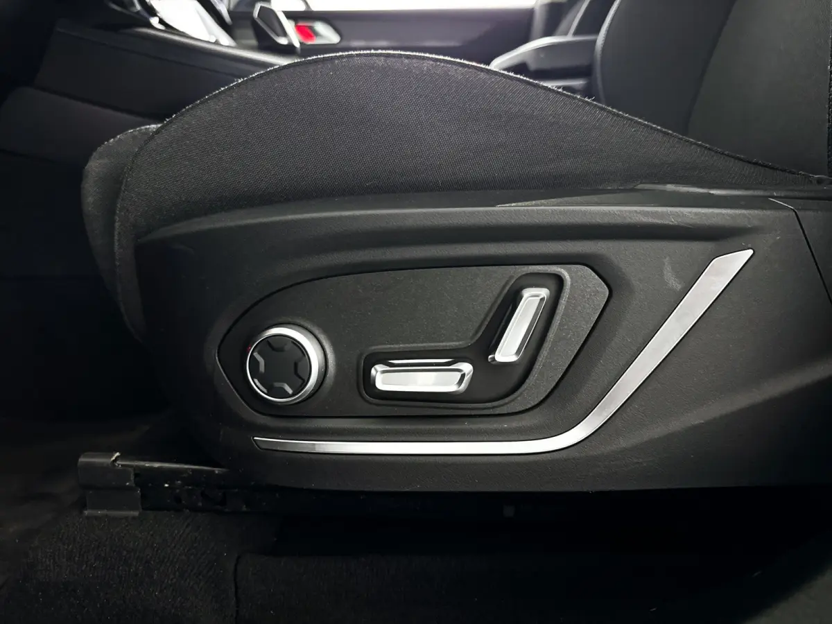 1.5 | Panoramadak | Parkeercamera | Stoelverwarming | Infinity audio | Trekhaak