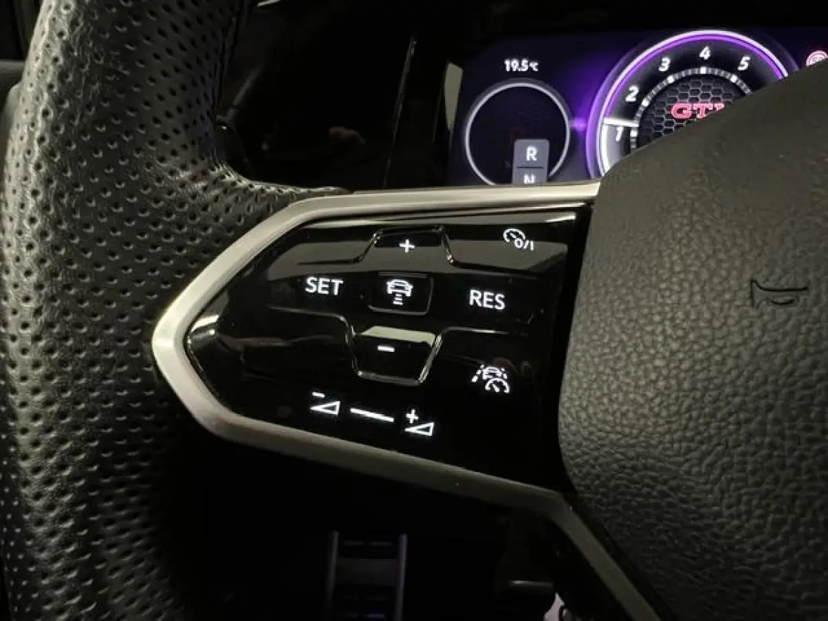 2.0 TSI GTI Performance LEDER / PANODAK / 19"INCH / ELEC.TREKH. /