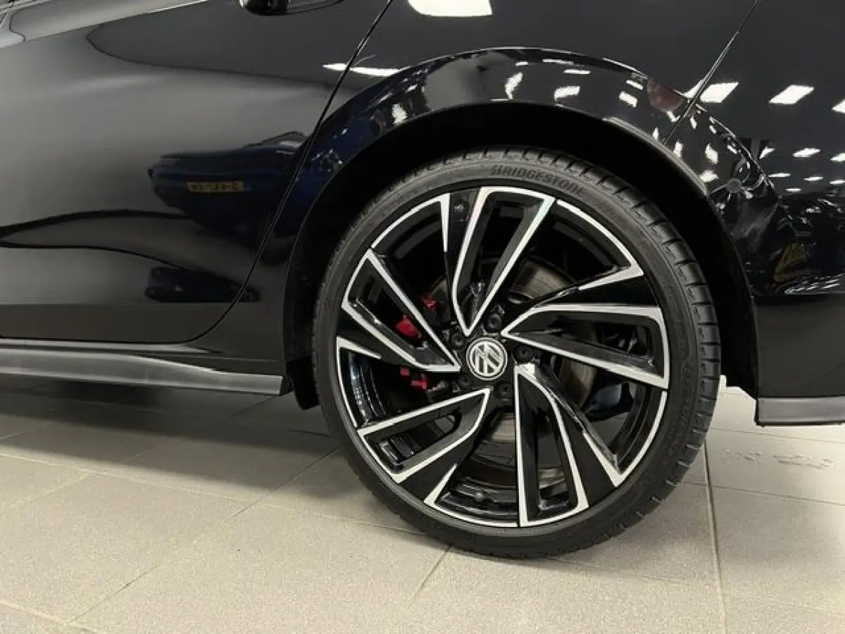 2.0 TSI GTI Performance LEDER / PANODAK / 19"INCH / ELEC.TREKH. /