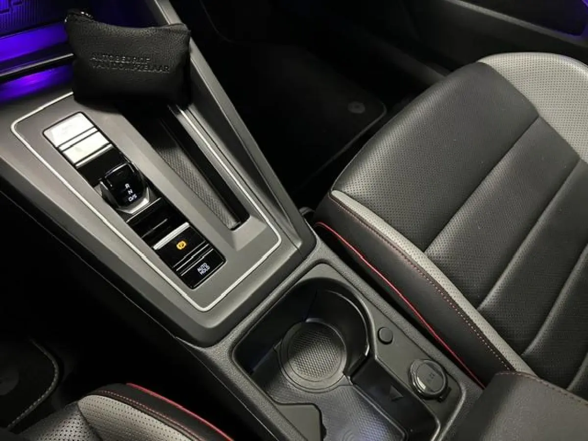 2.0 TSI GTI Performance LEDER / PANODAK / 19"INCH / ELEC.TREKH. /