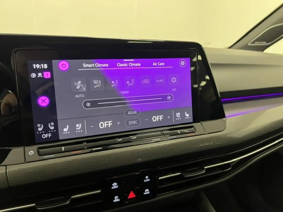 2.0 TSI GTI Performance LEDER / PANODAK / 19"INCH / ELEC.TREKH. /