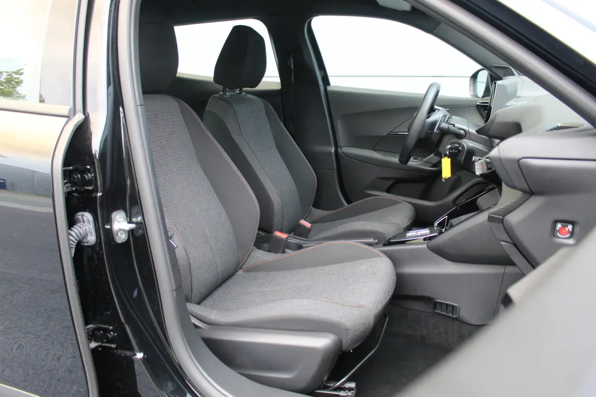 1.2 Hybrid 145 Style | Climate & Cruise C. | CarPlay | LED | DAB + | | Climate & Cruise C. | CarPlay | LED | DAB + |