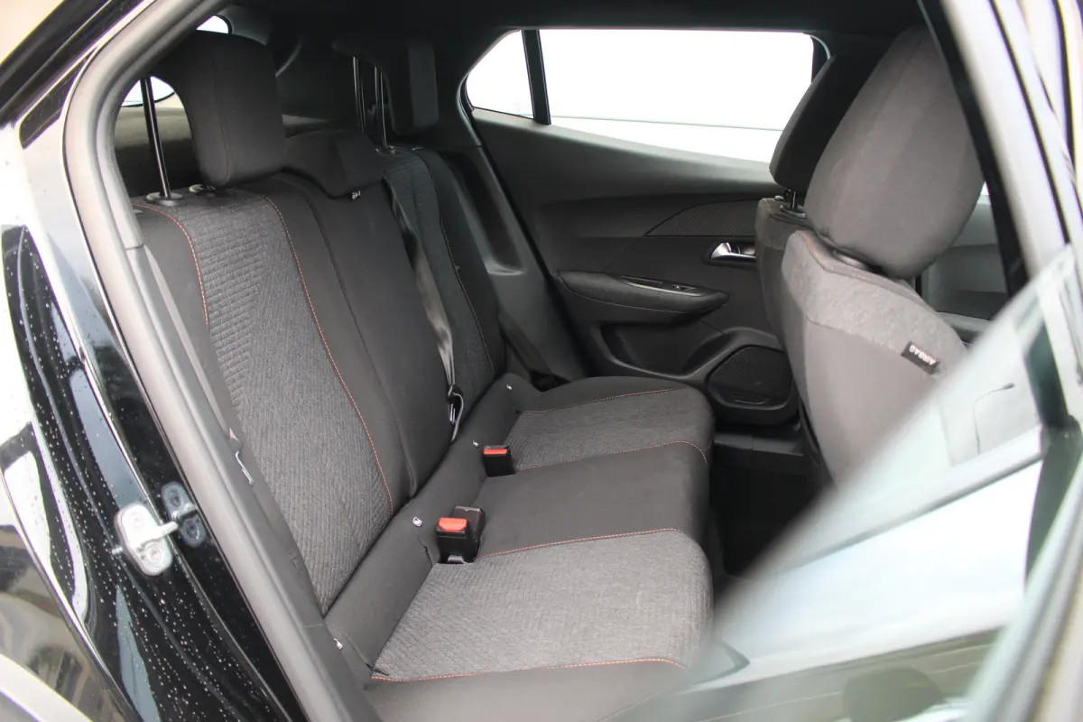 1.2 Hybrid 145 Style | Climate & Cruise C. | CarPlay | LED | DAB + | | Climate & Cruise C. | CarPlay | LED | DAB + |