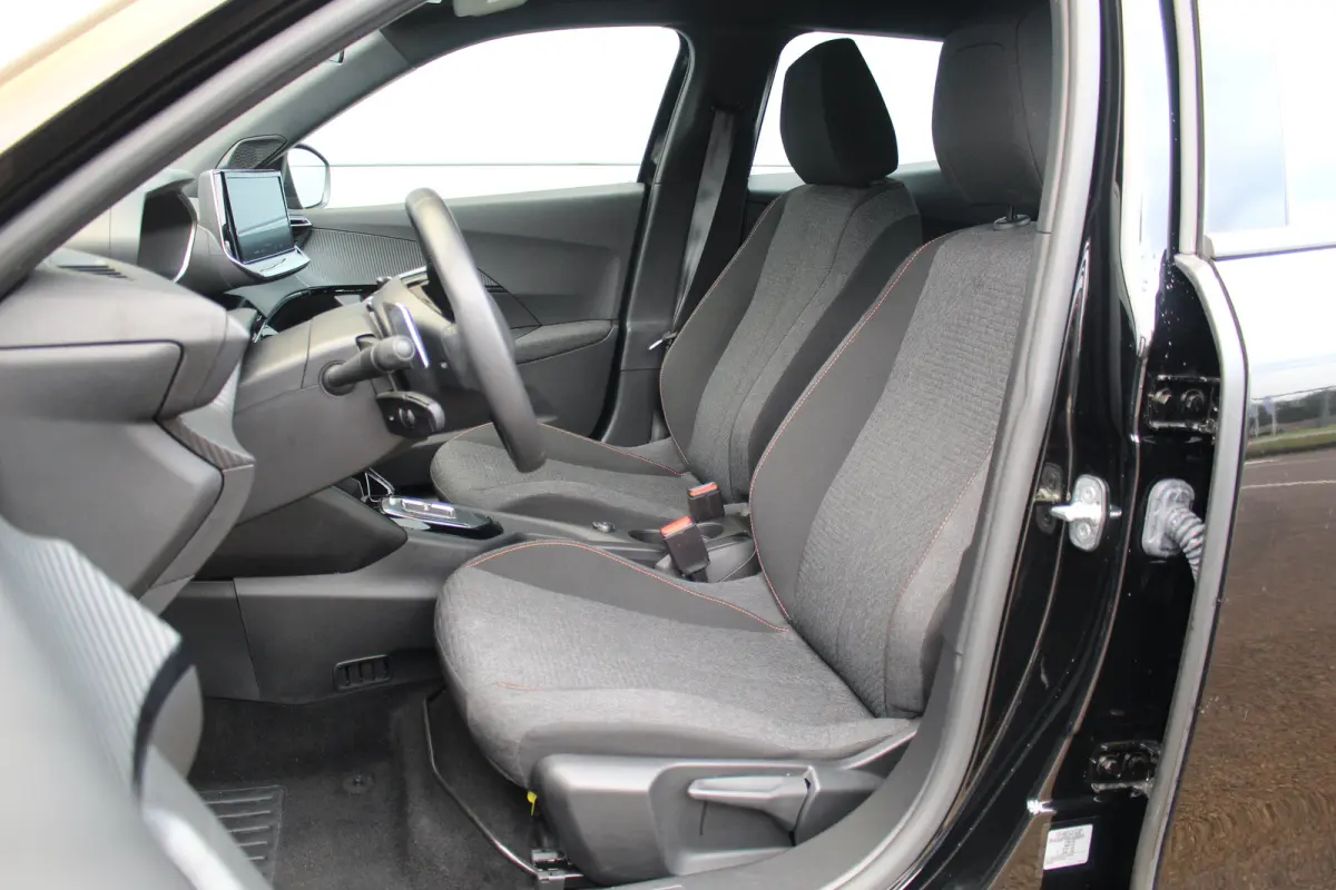 1.2 Hybrid 145 Style | Climate & Cruise C. | CarPlay | LED | DAB + | | Climate & Cruise C. | CarPlay | LED | DAB + |