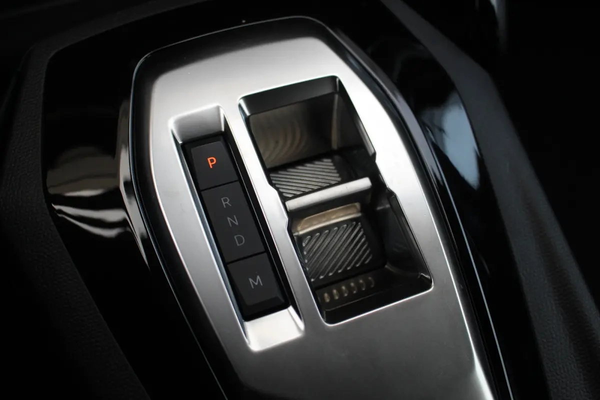 1.2 Hybrid 145 Style | Climate & Cruise C. | CarPlay | LED | DAB + | | Climate & Cruise C. | CarPlay | LED | DAB + |