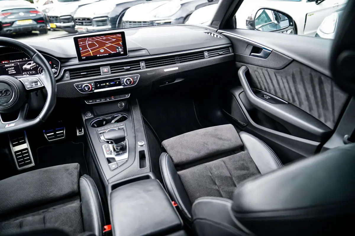 2.0 TFSI quattro Sport Pro Line S | Panorama | 252PK | 2x S-line | RS Look | Maxton Design | 19 inch | Virtual | HuD