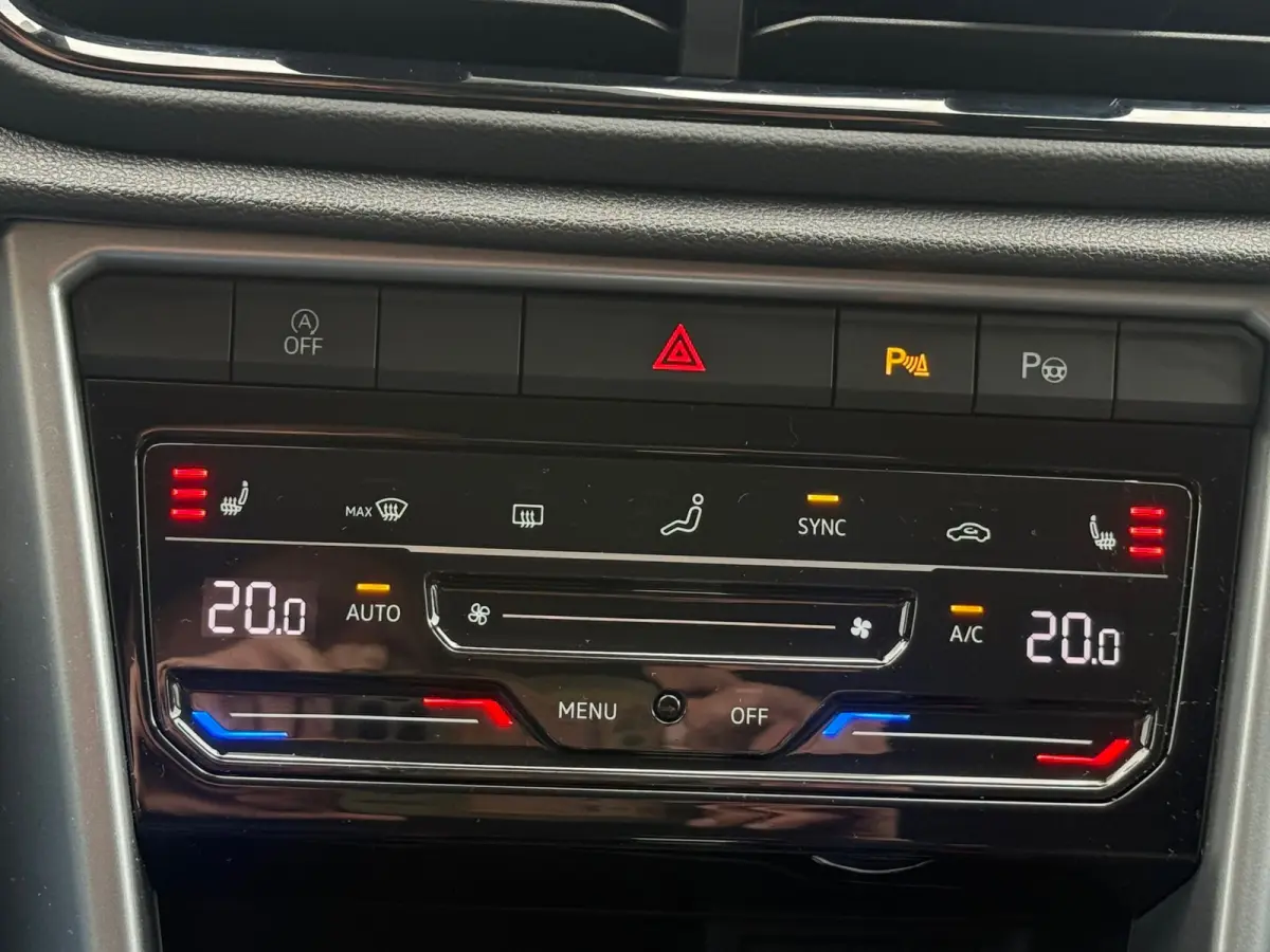 1.5 TSI Life Business, Apple Carplay/Android,Stoelverwarming,Navigatie,Achteruitrij camera,Climate control