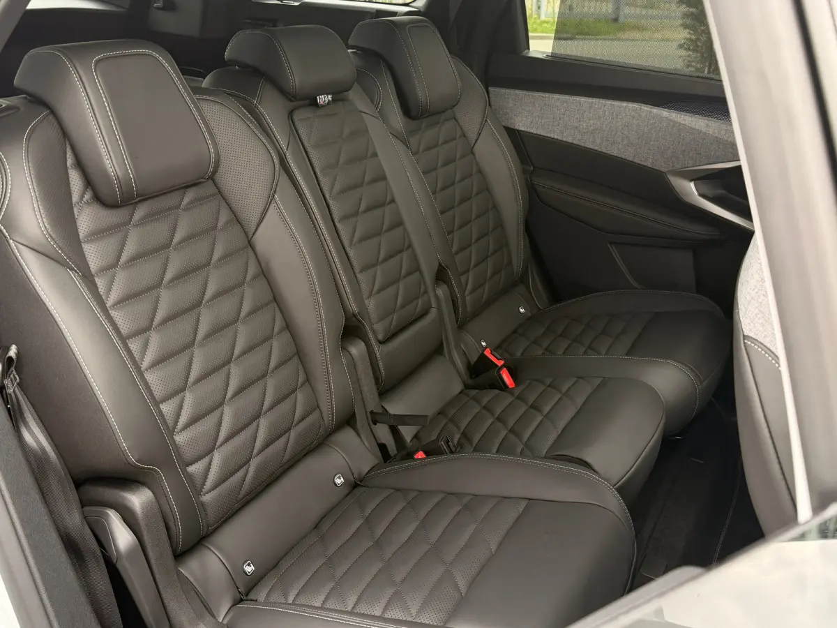 Plug-in Hybrid 225 GT Exclusive 5p | 8 Jaar Garantie | Schuifdak | Adapt. Cruise | Nappa Leder | 360 Camera | Stoelverwarming/verkoeling | Massage | Memory | Elektr. Klep | 20 Inch | Matrix 