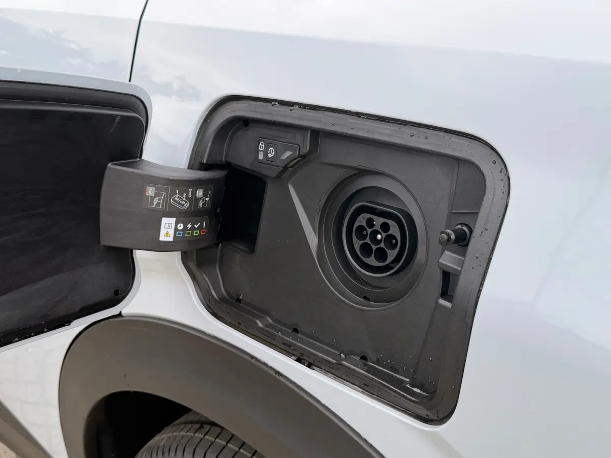 Plug-in Hybrid 225 GT Exclusive 5p | 8 Jaar Garantie | Schuifdak | Adapt. Cruise | Nappa Leder | 360 Camera | Stoelverwarming/verkoeling | Massage | Memory | Elektr. Klep | 20 Inch | Matrix 