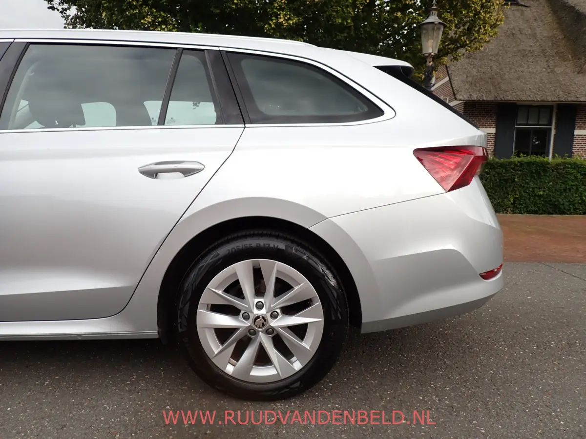 1.5 e-TSI / ACC / CARPLAY / KEYLESS / CAMERA / SFEERVERLICHTING